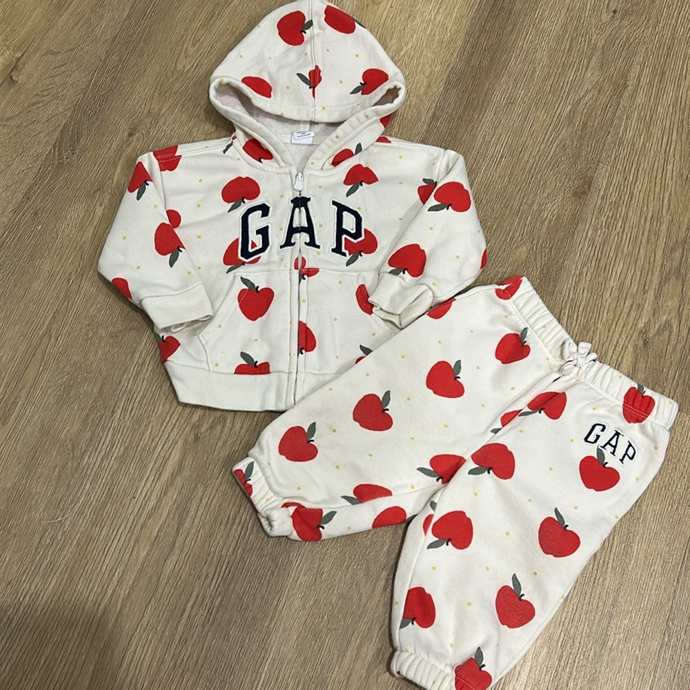 Baby Gap 2-Piece Full Zip Hoodie & Jogger Sweatpants Apple Print 🍎 |6-12 months